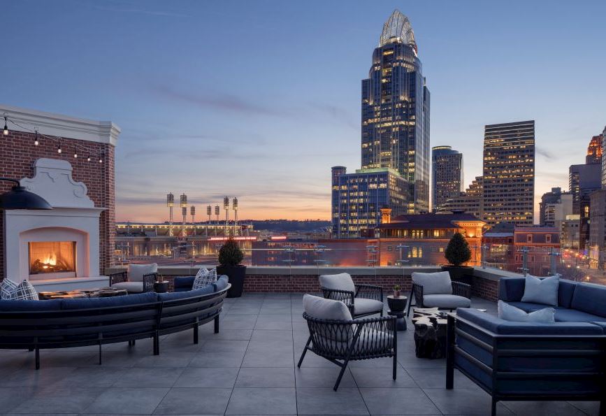 Dining in Rooftop Bar, Cincinnati